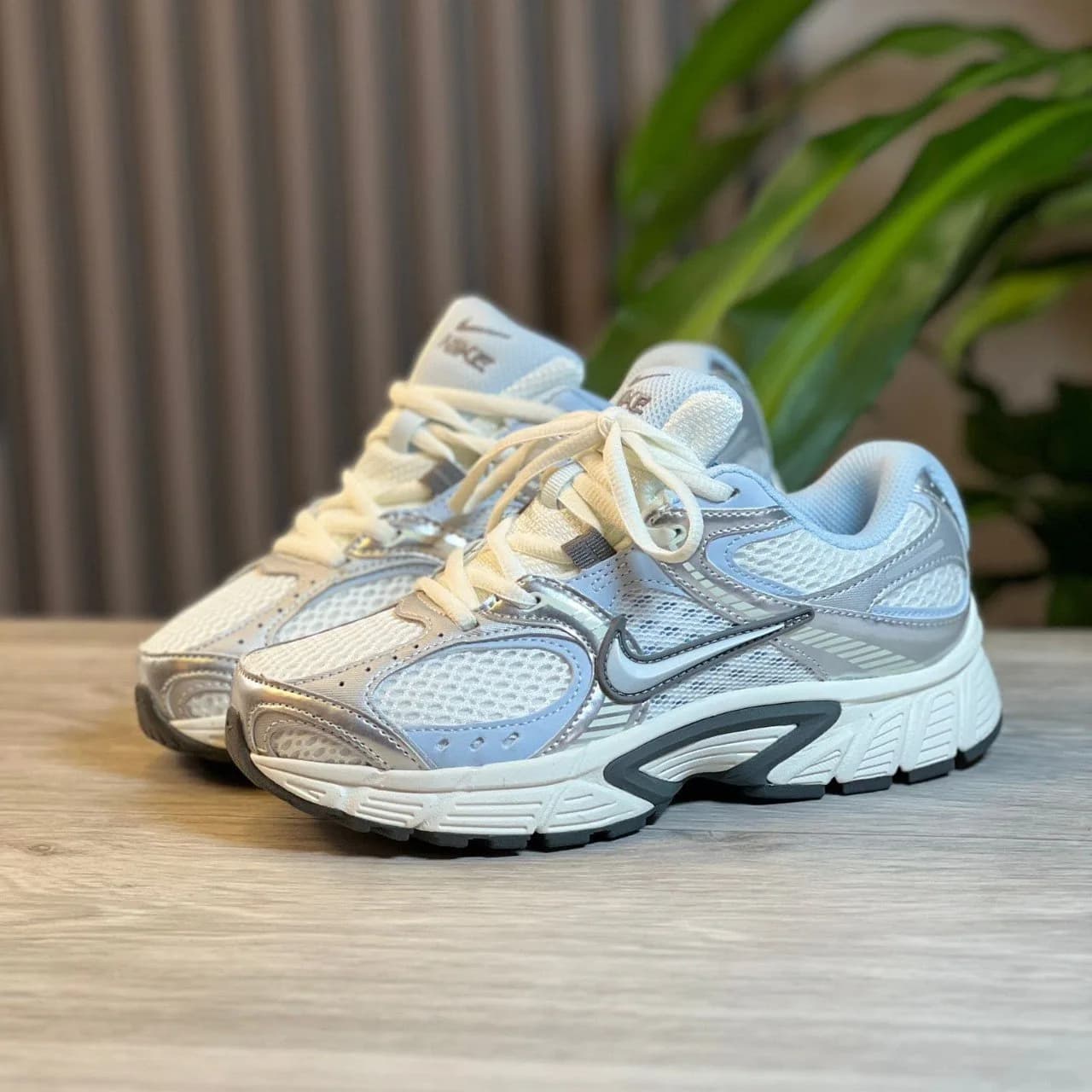 NIKE.